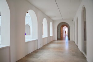 Heller Gang im modernen Diozesanmuseum