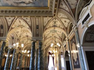 Im Aufenthaltsbereich der Semperoper