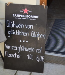 Einladende Getraenkekarte in der Freisinger Altstadt