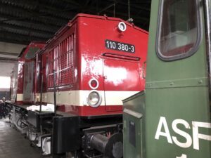 Frontansicht der Diesellok 110 360-3