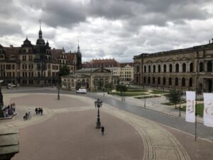 Noch ein Blick auf den Theaterplatz