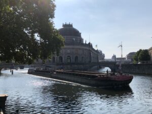 Ein Schubverband auf der Spree
