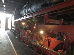 Seitliche Ansicht der Dampflok 44