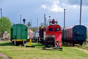 Historische Bahnfahrzeuge im Freien