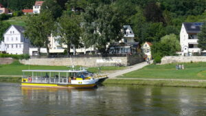 Mit der Fähre über die Elbe