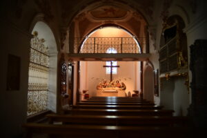 Kapelle mit Abendmahlsdarstellung