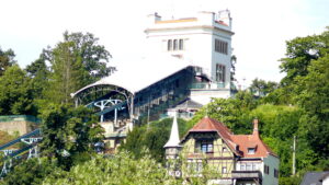Fahrt mit der Schwebebahn