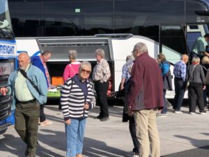 Kurze Rast der Reisegruppe