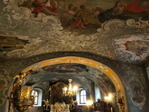 Die Decke der Kirche