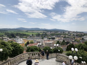 Die Fassade des Stifts