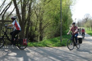 Abbiegen an der Wegkreuzung