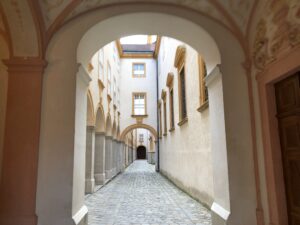 Die Arkaden des Stifts