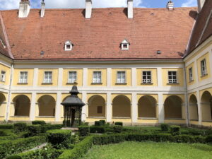 Der Innenhof der Dompfarre