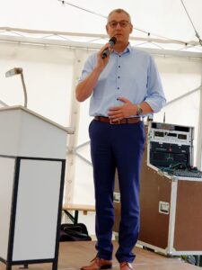 Nahaufnahme eines sprechenden Redners